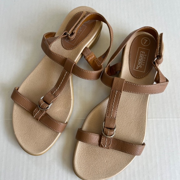 Basic Editions Sz 7 Beige Sandals Adjustable Straps Open Toe Ankle Closure - Picture 1 of 7